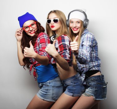 Üç şık seksi hipster kızlar en iyi arkadaşının moda portre