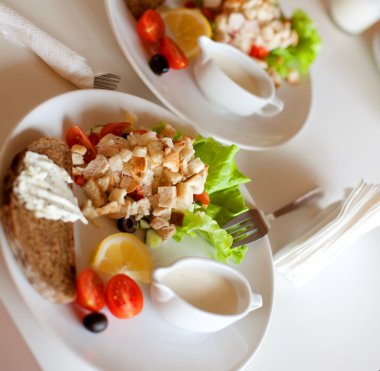 geleneksel Sezar salatası