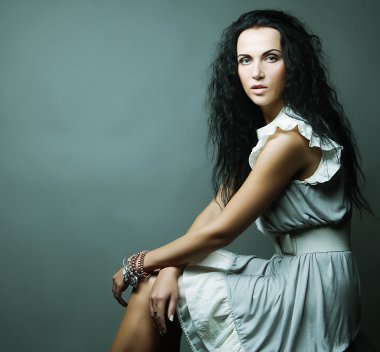 içinde zarif, stüdyo çekim kadın