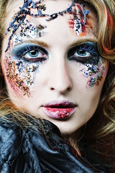 Mujer con maquillaje creativo. Tema Halloween . — Foto de Stock