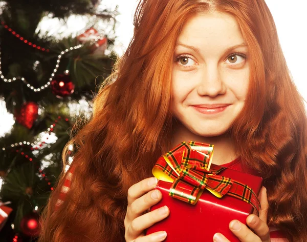 Chica con caja de regalo — Foto de Stock