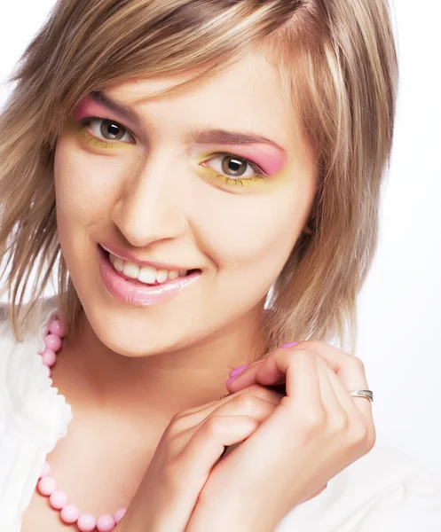 Mujer joven con maquillaje brillante — Foto de Stock