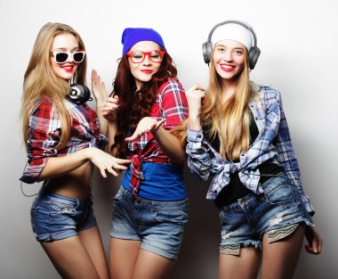 Üç şık seksi hipster kızlar en iyi arkadaşının moda portre