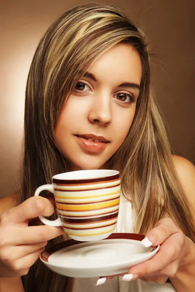 Young pretty woman drinking coffee — Stock Photo, Image