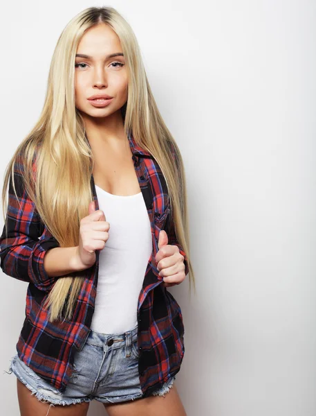 Junge süße lächelnde blonde Mädchen — Stockfoto