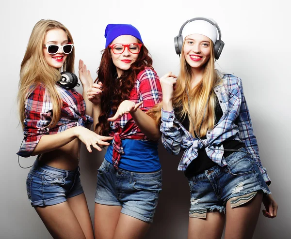 Mode Porträtt av tre eleganta sexiga hipster flickor bästa vän — Stockfoto