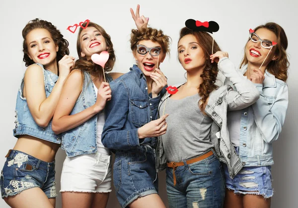 Meninas elegantes melhores amigos prontos para a festa — Fotografia de Stock