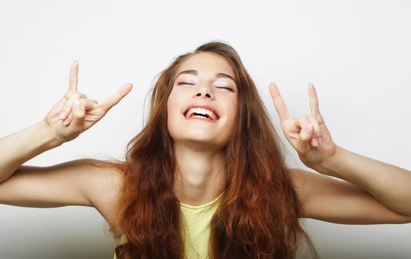 Jovem bonito sorrindo menina loira — Fotografia de Stock