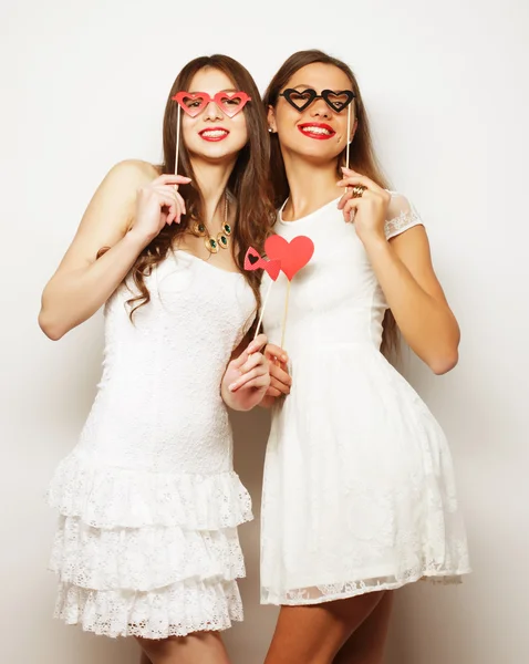 Twee stijlvolle sexygirls beste vrienden klaar voor feest — Stockfoto