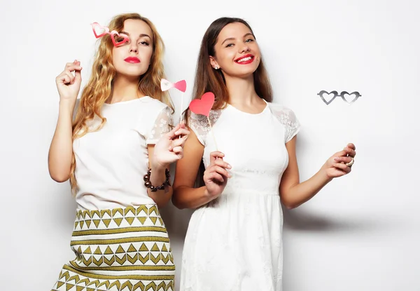 Zwei stylische Sexygirls beste Freundinnen bereit für Party — Stockfoto