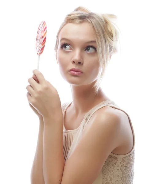 Молодая блондинка с конфетами — стоковое фото