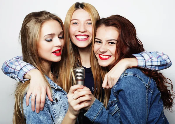 Estilo de vida, felicidad, concepto emocional y de personas: caderas de belleza — Foto de Stock