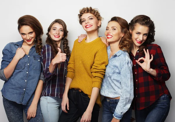 Life style and people concept: group of five girls friends — Stock Photo, Image