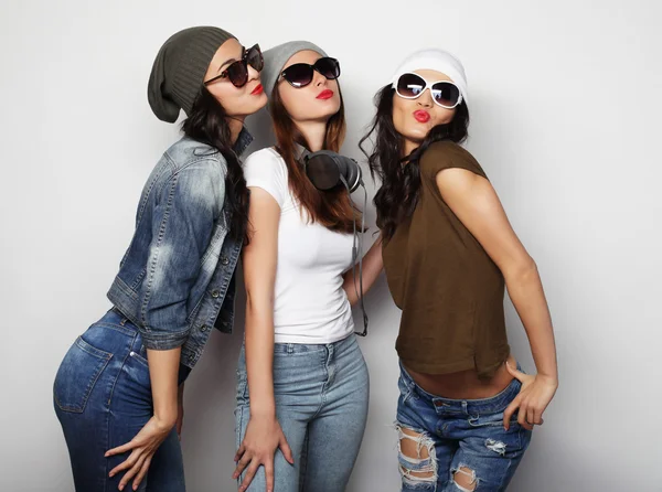Moda piękny portret trzy stylowe hipster sexy dziewczyny najlepszego przyjaciela — Zdjęcie stockowe
