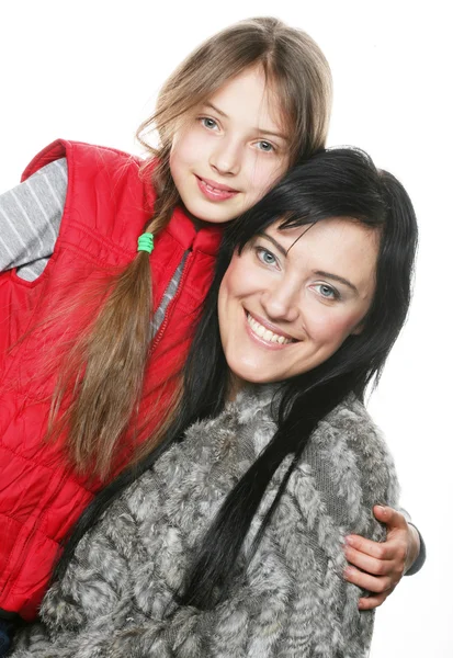 Madre y su hija sonriendo a la cámara — Foto de Stock