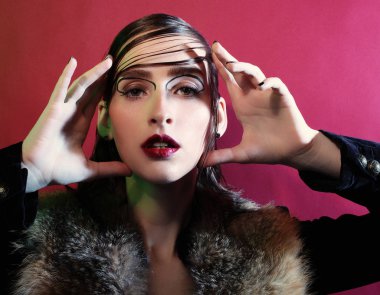 moda model portre Studio. güzel genç kadın kırmızı b