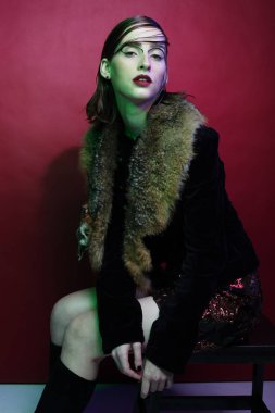 moda model portre Studio. güzel genç kadın kırmızı b