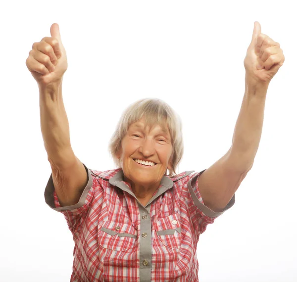 Gelukkig senior vrouw geven twee duimen omhoog als teken van goedkeuring. — Stockfoto