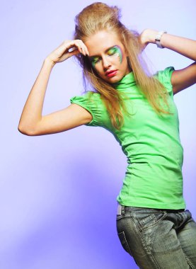 Güzel dans eden kadın.