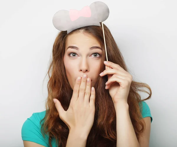 Jeune femme ludique prête pour la fête — Photo