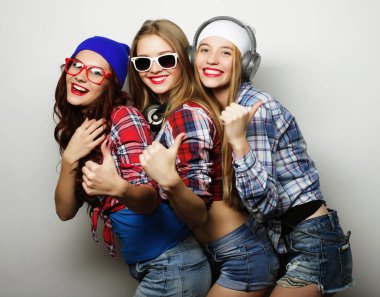 Üç şık seksi hipster kızlar en iyi arkadaşının moda portre