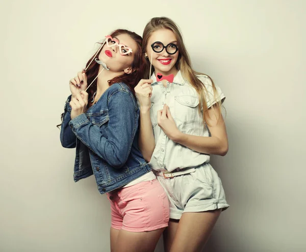 两个时尚性感的嬉皮士女孩最好的朋友准备参加派对 — 图库照片