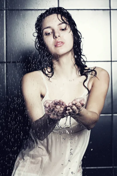 Cute curly girl taking a shower — Stockfoto