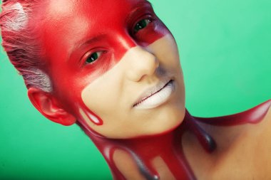 Yaratıcı yüz-sanat olan kadın