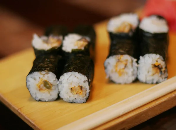 Суши ролл, японская еда — стоковое фото