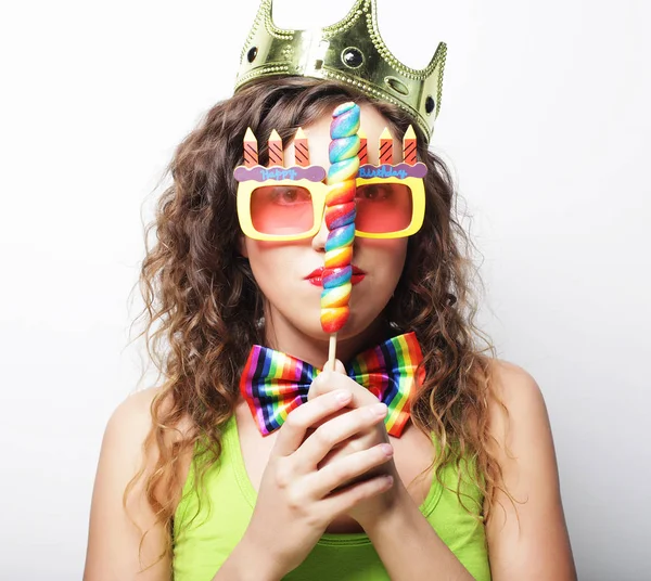 Giovane ragazza pronta per la festa - sorriso e felice . — Foto Stock