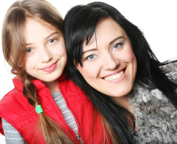 Mutter und Tochter lächeln in die Kamera — Stockfoto