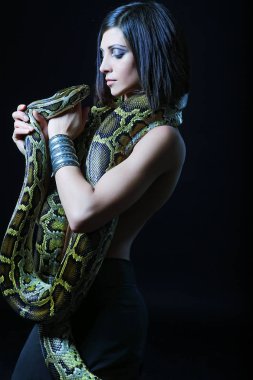 seksi esmer holding python