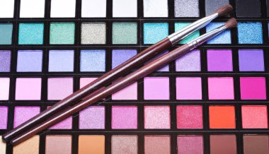 çok renkli göz gölgeler