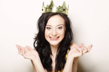 Taç içindeki kadın