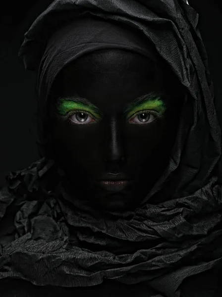 Model z black face. — Zdjęcie stockowe