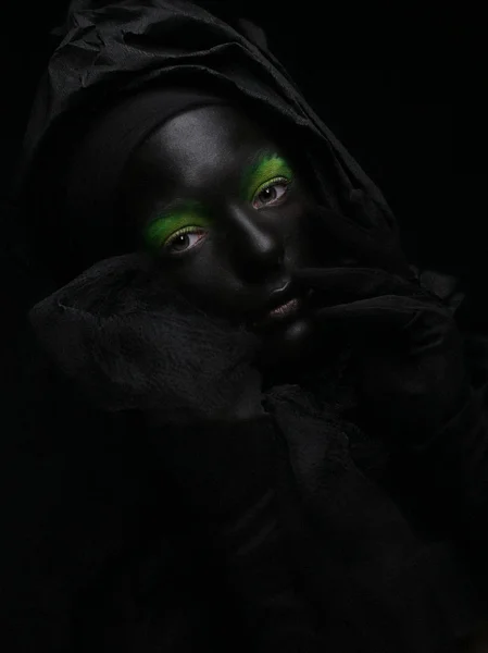 Model with black face. — Stock Photo, Image