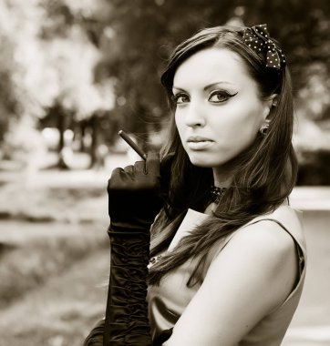 genç kadın Park'ta rahatlatıcı