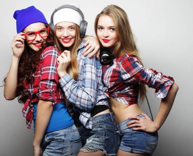 Üç şık seksi hipster kızlar en iyi arkadaşının moda portre