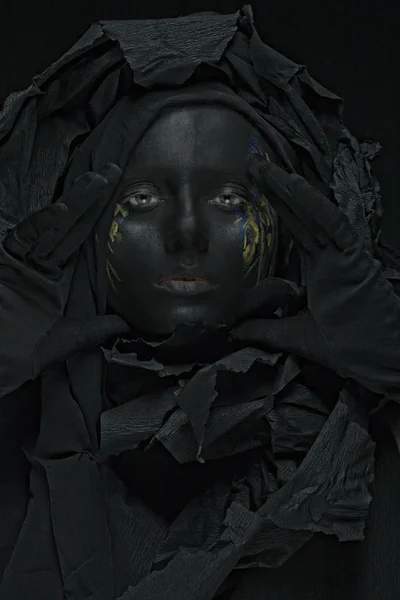 Модель с черным лицом . — стоковое фото