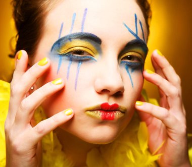 yaratıcı visage kadınla