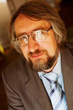 kıdemli yetişkin profesör