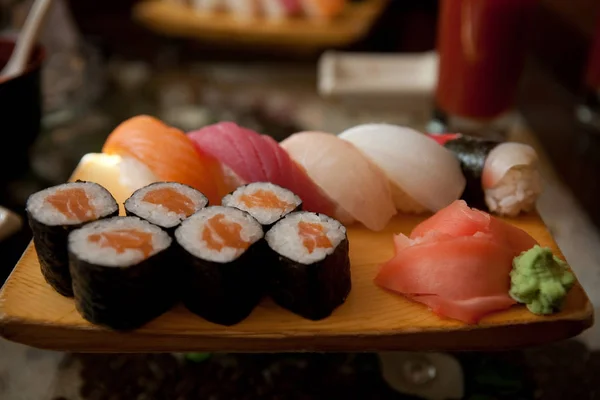 Σούσι στο ιαπωνικό εστιατόριο — Φωτογραφία Αρχείου