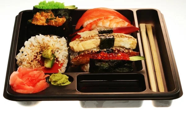 Традиционный японский набор суши — стоковое фото