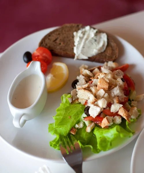 Traditional caesar salad — Stock Photo, Image