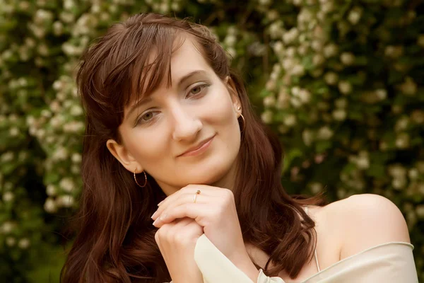 genç kadın Park'ta rahatlatıcı