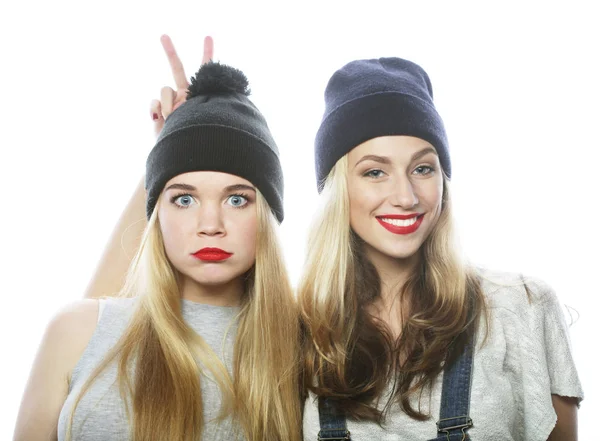 Two young girl friends wearing hats — Stock Photo, Image