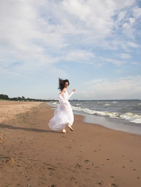Ángel blanco en la playa —  Fotos de Stock