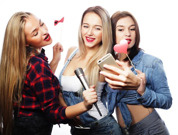 Chicas divertidas, listo para la fiesta, selfie —  Fotos de Stock