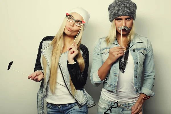 Duas meninas sexy elegantes melhores amigos prontos para a festa — Fotografia de Stock