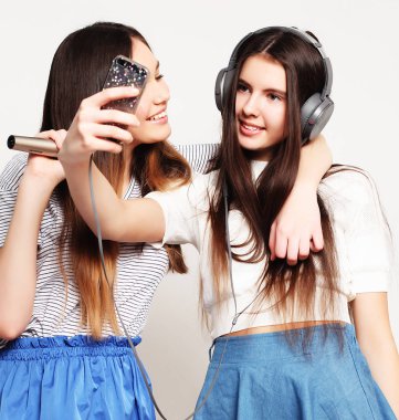 Güzellik hippi kız mikrofon şarkı ve almak resimli